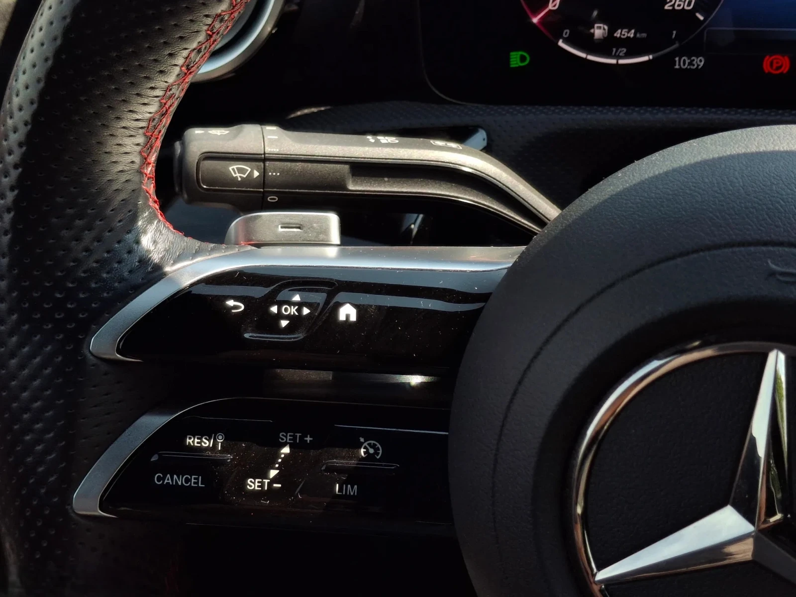 Mercedes-Benz CLA 200d AMG Line - изображение 9