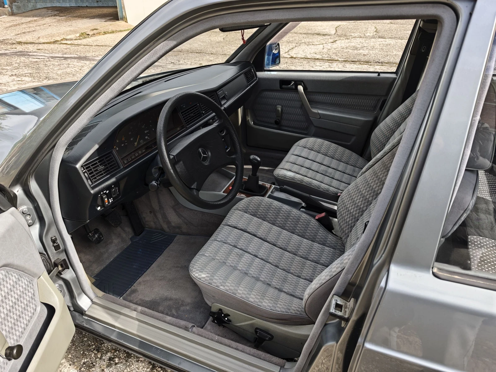 Mercedes-Benz 190  - изображение 9