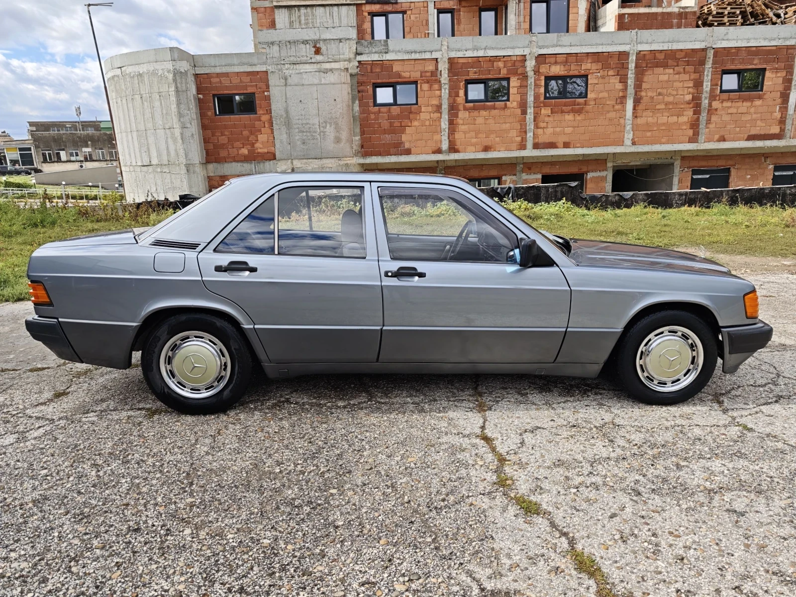Mercedes-Benz 190  - изображение 3