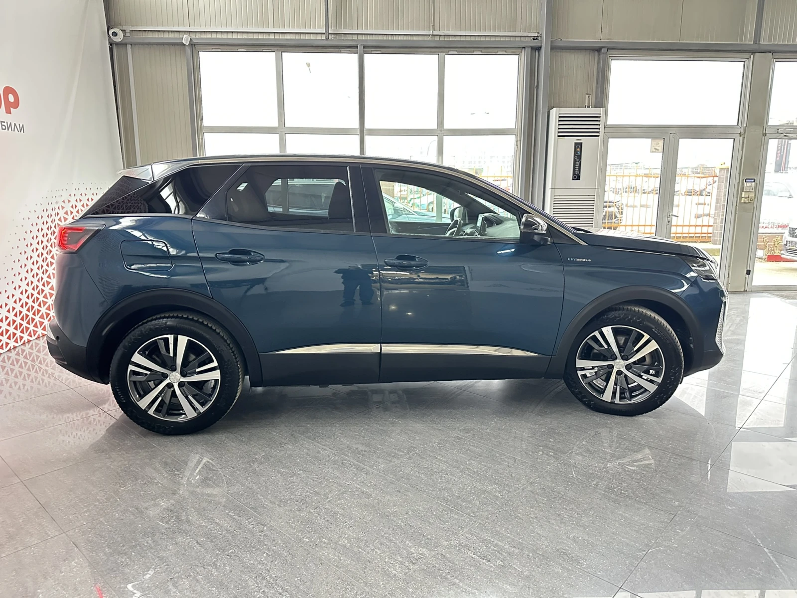 Peugeot 3008 Plug-In Hybrid 300 hp 4x4 Allure - изображение 4