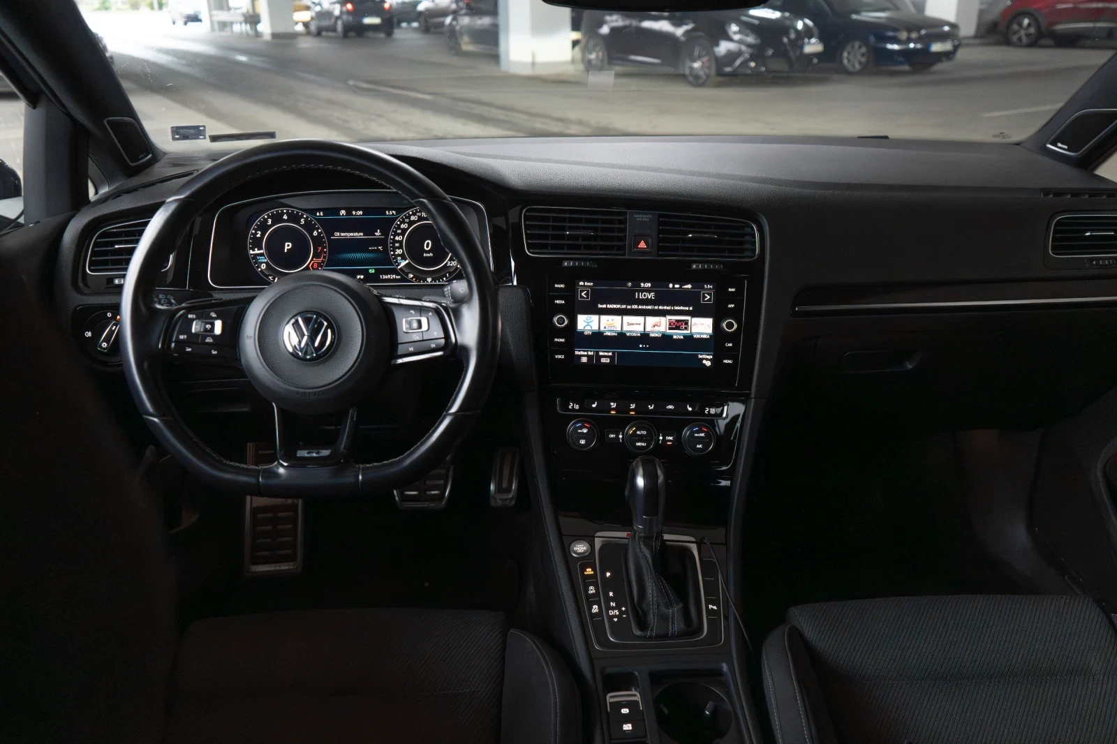 VW Golf R MK7.5 PERFORMANCE PACK AKRAPOVIC От Порше София - изображение 10