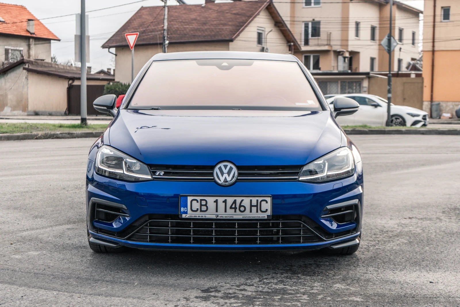 VW Golf R MK7.5 PERFORMANCE PACK AKRAPOVIC От Порше София - изображение 8