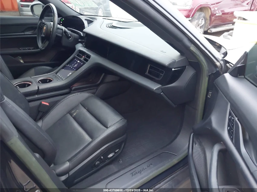 Porsche Taycan  - изображение 7