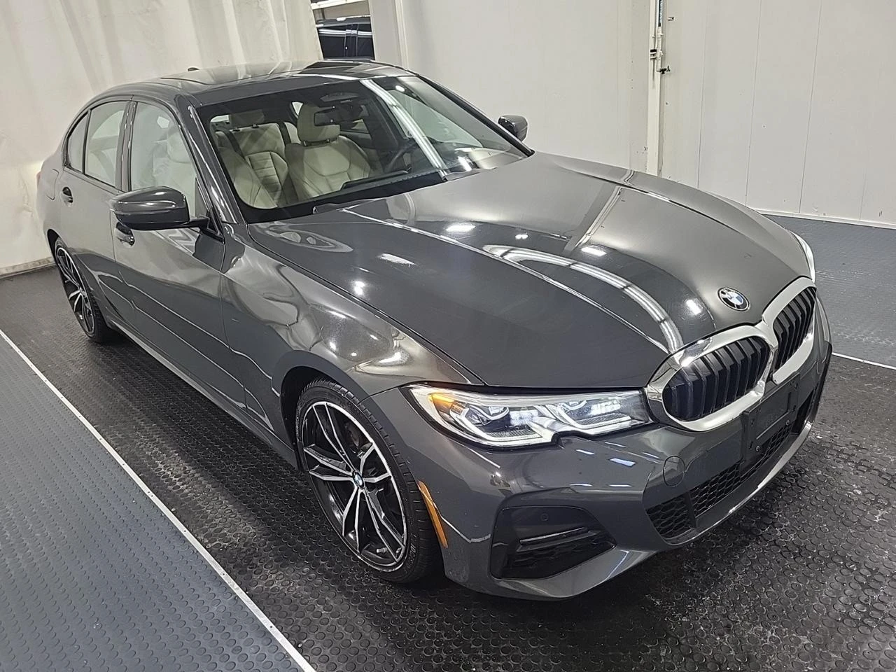 BMW 330 * M PACK* 360CAM* DISTRONIC* PANO*  - изображение 2