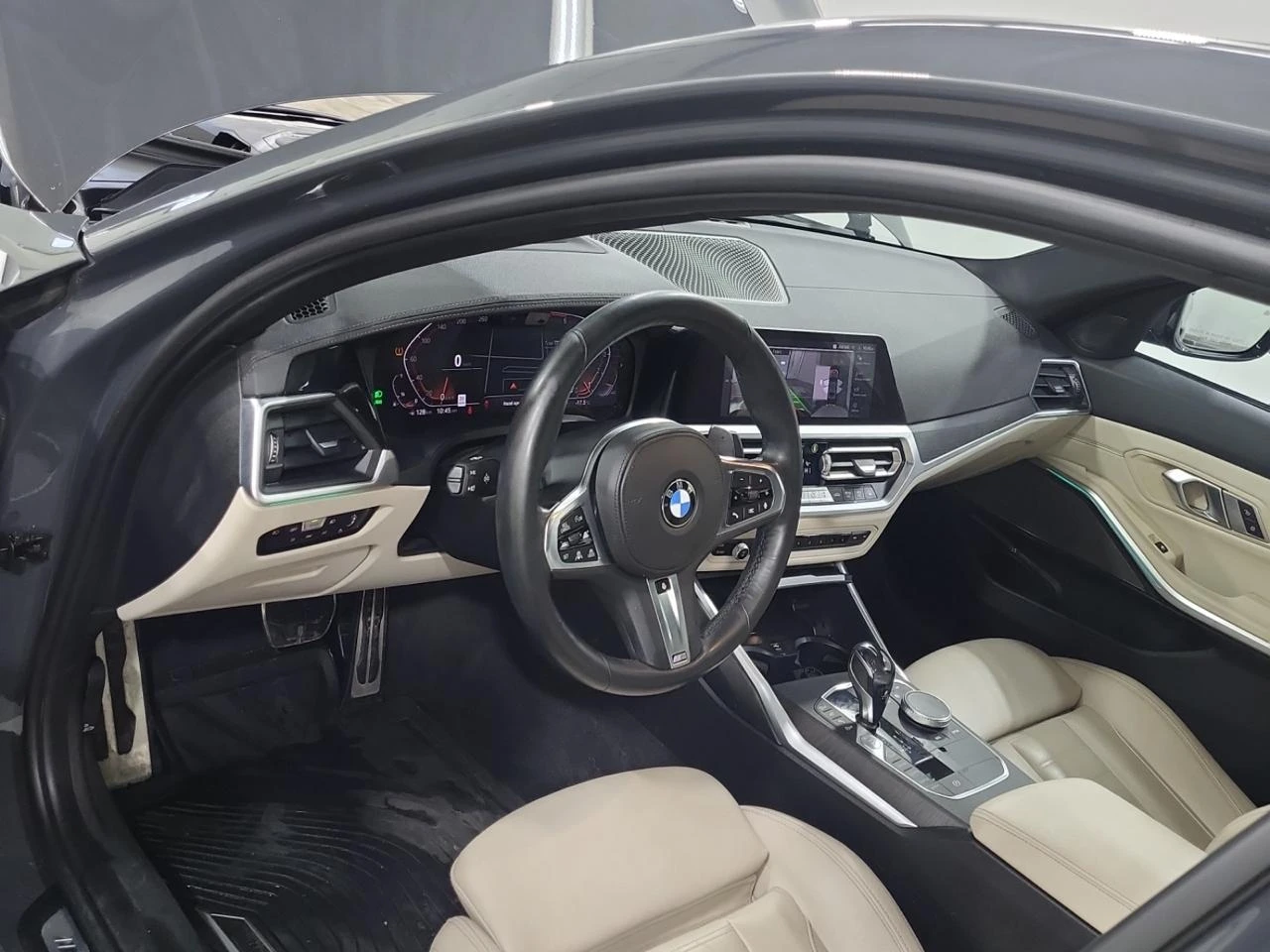 BMW 330 * M PACK* 360CAM* DISTRONIC* PANO*  - изображение 10