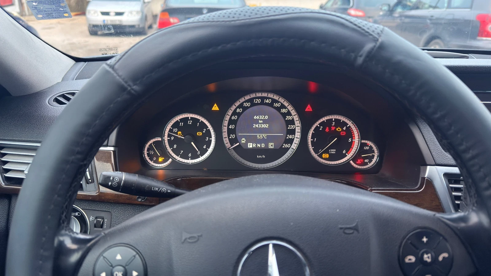 Mercedes-Benz E 220, снимка 9 - Автомобили и джипове - 53730425