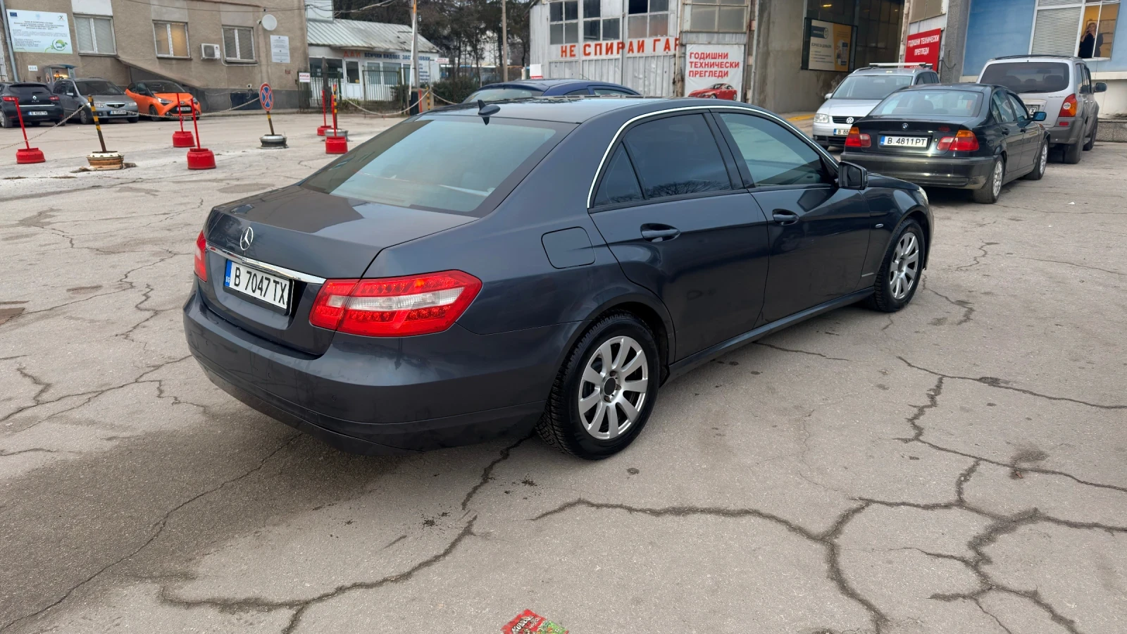 Mercedes-Benz E 220, снимка 3 - Автомобили и джипове - 53730425