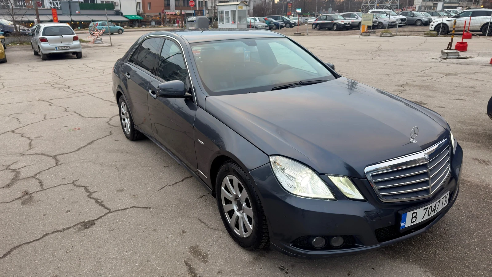 Mercedes-Benz E 220, снимка 2 - Автомобили и джипове - 53730425
