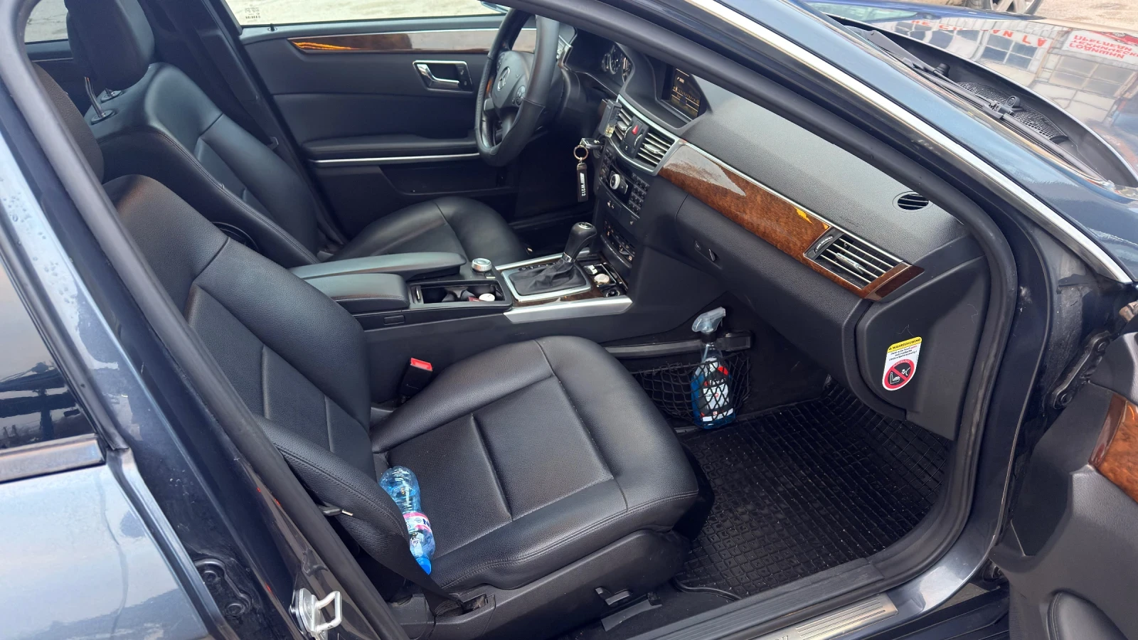 Mercedes-Benz E 220, снимка 7 - Автомобили и джипове - 53730425