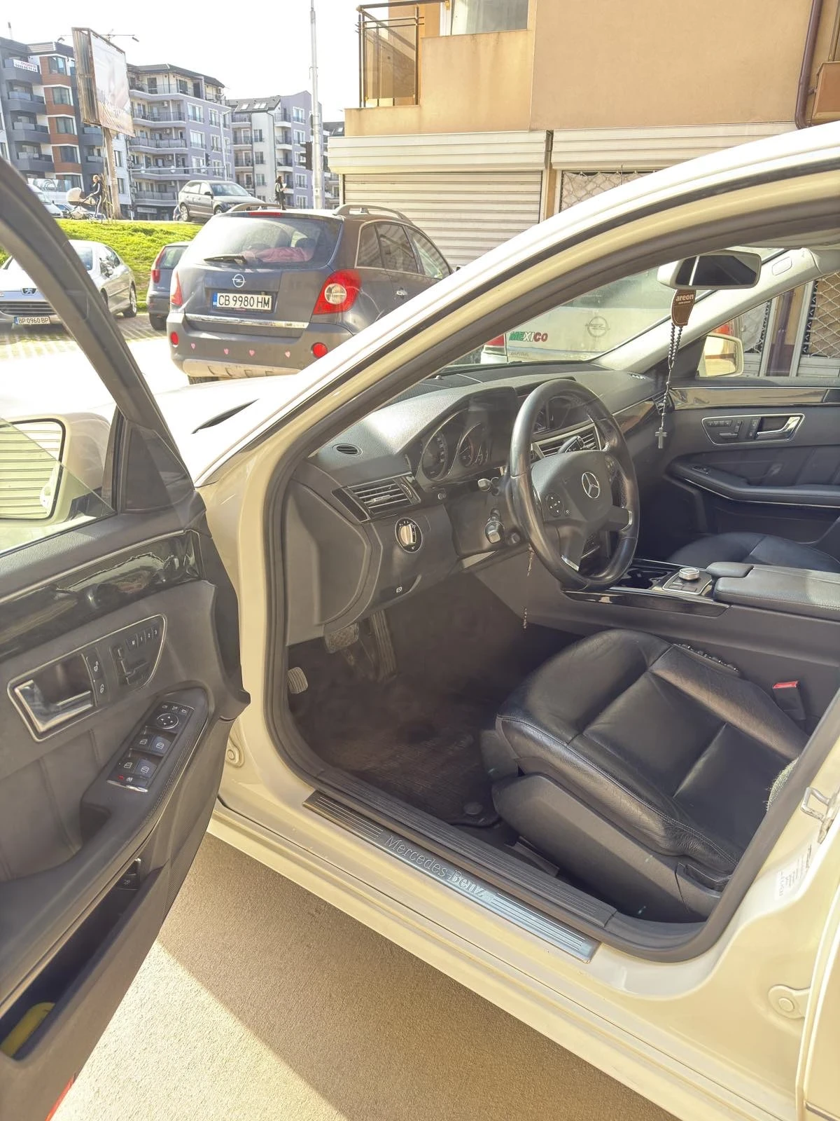 Mercedes-Benz E 350, снимка 5 - Автомобили и джипове - 53771155