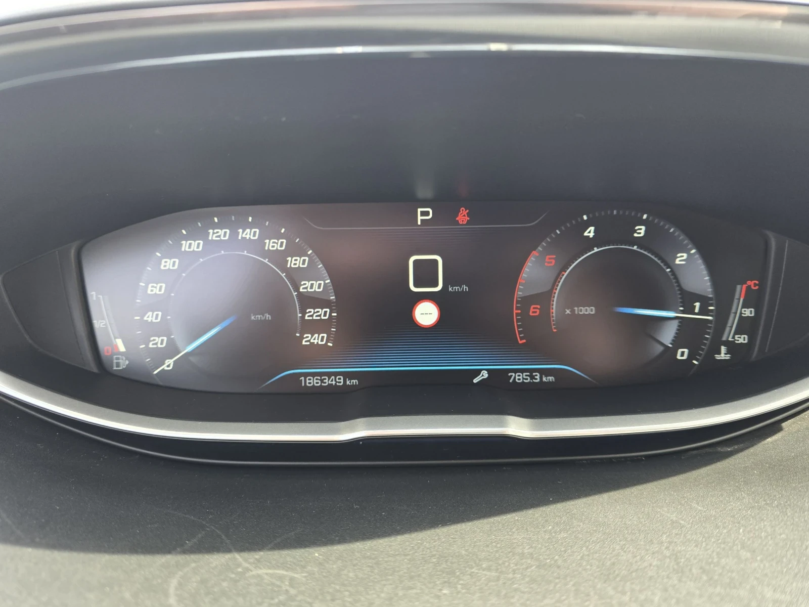 Peugeot 3008 1.5bluehdi 131к.с Топ състояние , снимка 17 - Автомобили и джипове - 53875466