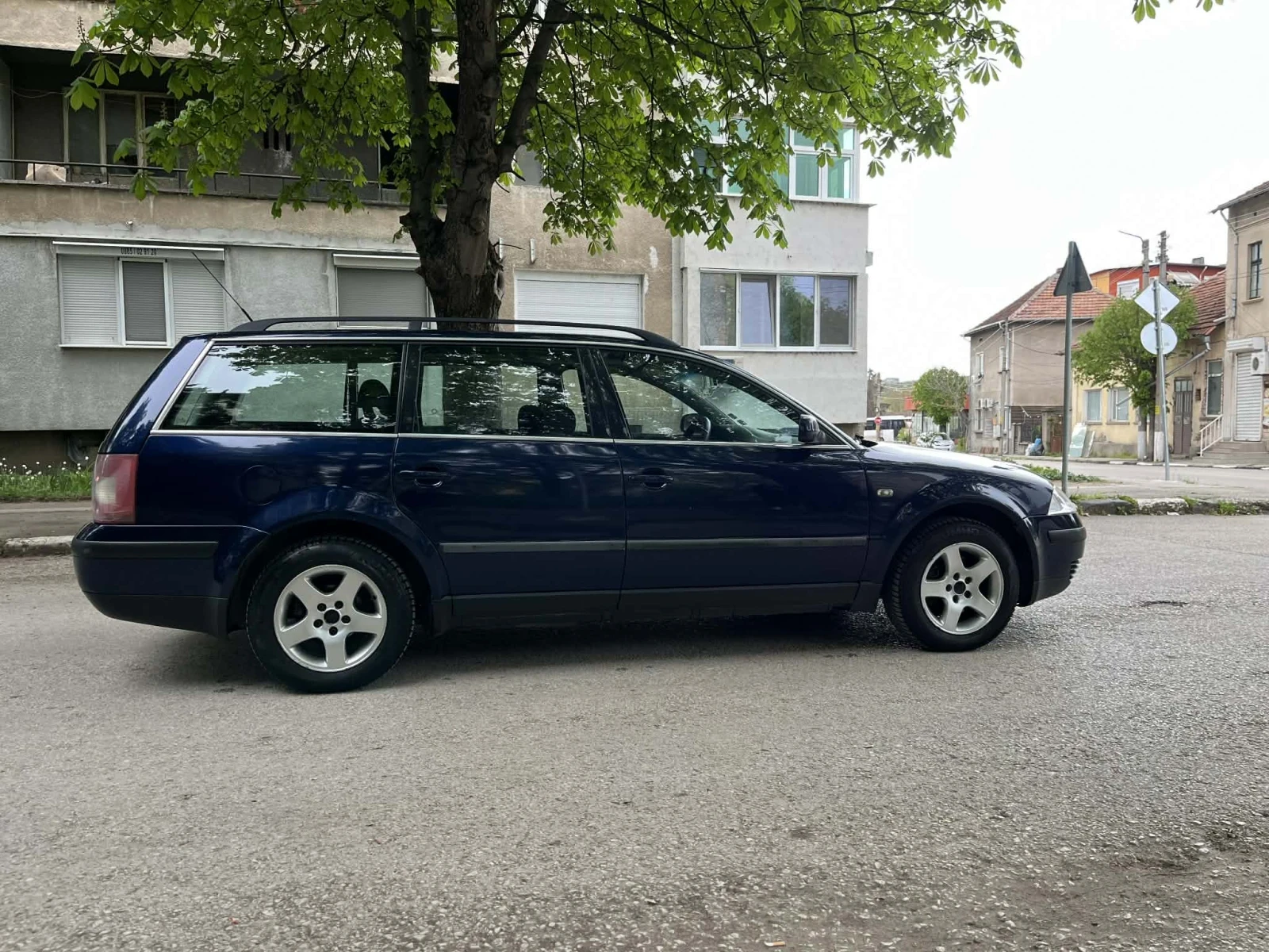 VW Passat 1.9 131кс 2003 г, снимка 11 - Автомобили и джипове - 54294005