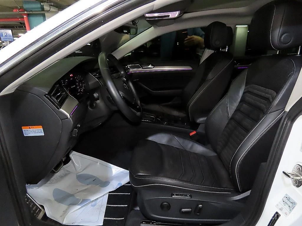 VW Arteon 2.0 TDI Prestige* ПОДГРЕВ* ОБДУХВАНЕ* HEAD-UP* 360, снимка 7 - Автомобили и джипове - 54633361