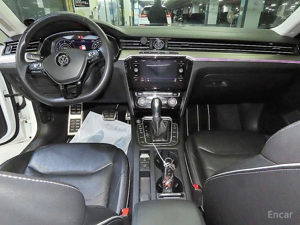 VW Arteon 2.0 TDI Prestige* ПОДГРЕВ* ОБДУХВАНЕ* HEAD-UP* 360, снимка 8 - Автомобили и джипове - 54633361