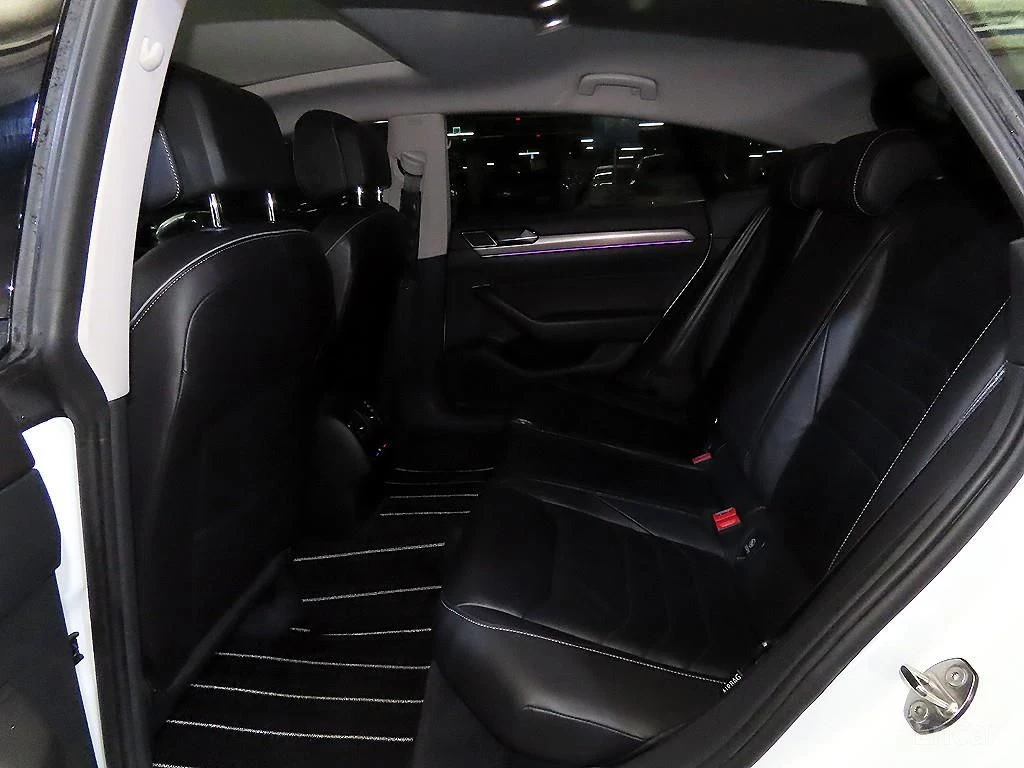 VW Arteon 2.0 TDI Prestige* ПОДГРЕВ* ОБДУХВАНЕ* HEAD-UP* 360, снимка 14 - Автомобили и джипове - 54633361