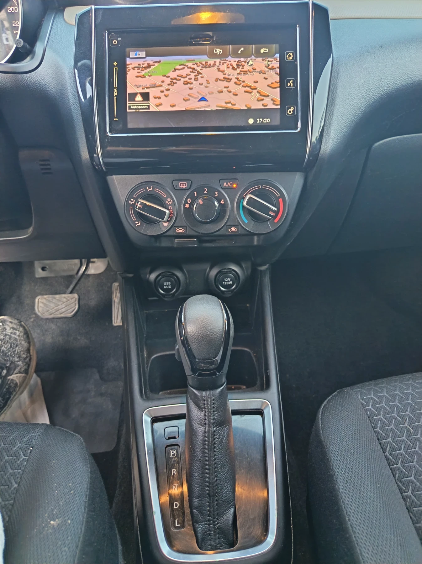 Suzuki Swift 1.2, снимка 15 - Автомобили и джипове - 55908365