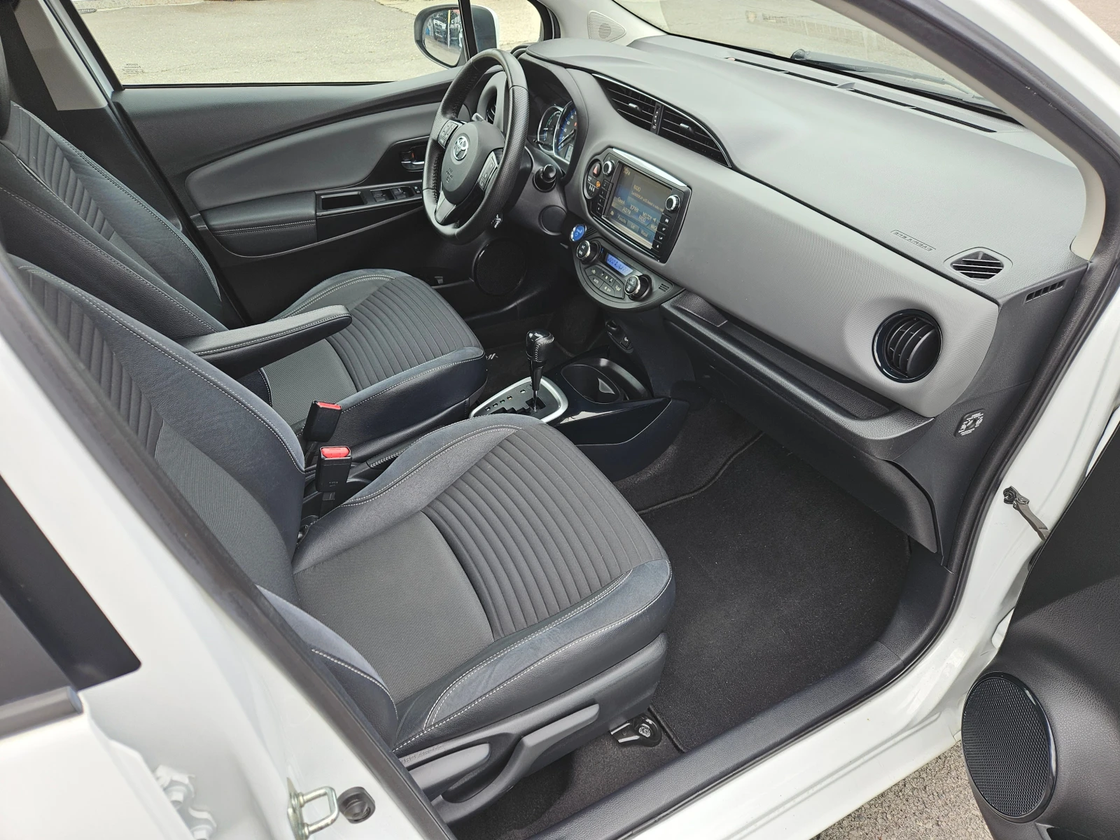 Toyota Yaris 1.5HYBRID/Lounge/�������� ����������/������/������ | Mobile.bg � ����������� 15