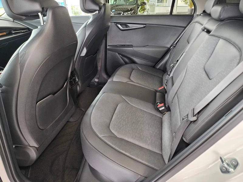Kia Niro НОВ!/INSPIRATION/204HP/CAM/HUD/LED/NAVI/KLESS/690g, снимка 10 - Автомобили и джипове - 53054409