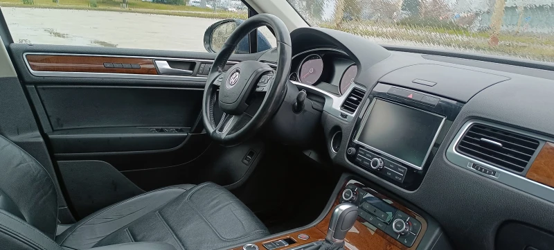 VW Touareg 3.0TDI , снимка 11 - Автомобили и джипове - 53292636