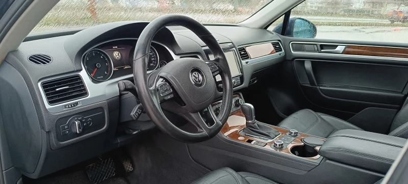 VW Touareg 3.0TDI , снимка 9 - Автомобили и джипове - 53292636