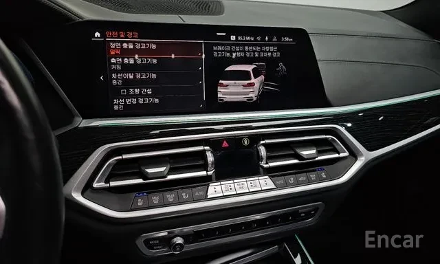 BMW X7 40D * M ПАКЕТ * TV * ОБДУХВАНЕ * 6 МЕСТЕН * , снимка 8 - Автомобили и джипове - 56022559