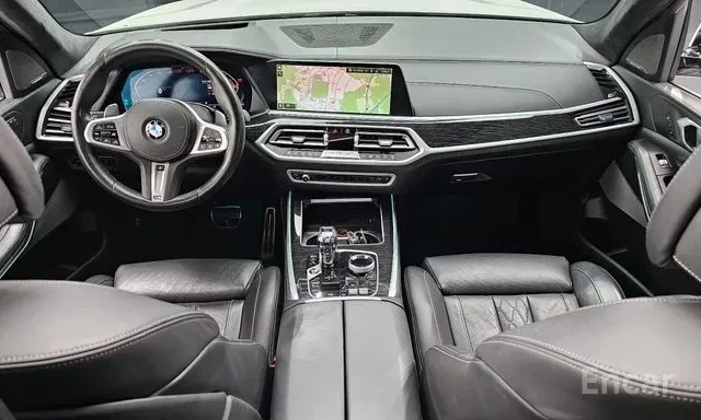 BMW X7 40D * M ПАКЕТ * TV * ОБДУХВАНЕ * 6 МЕСТЕН * , снимка 10 - Автомобили и джипове - 56022559