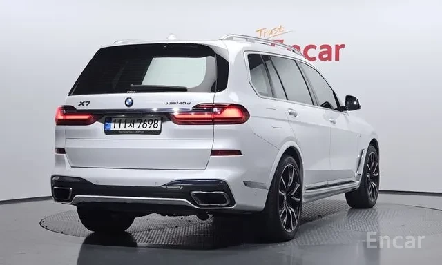 BMW X7 40D * M ПАКЕТ * TV * ОБДУХВАНЕ * 6 МЕСТЕН * , снимка 3 - Автомобили и джипове - 56022559