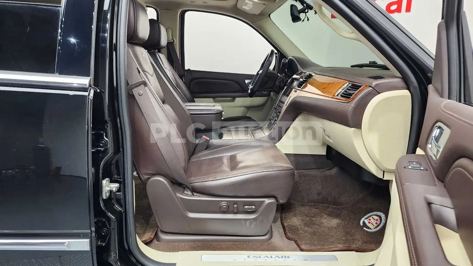 Cadillac Escalade, снимка 9 - Автомобили и джипове - 54226285