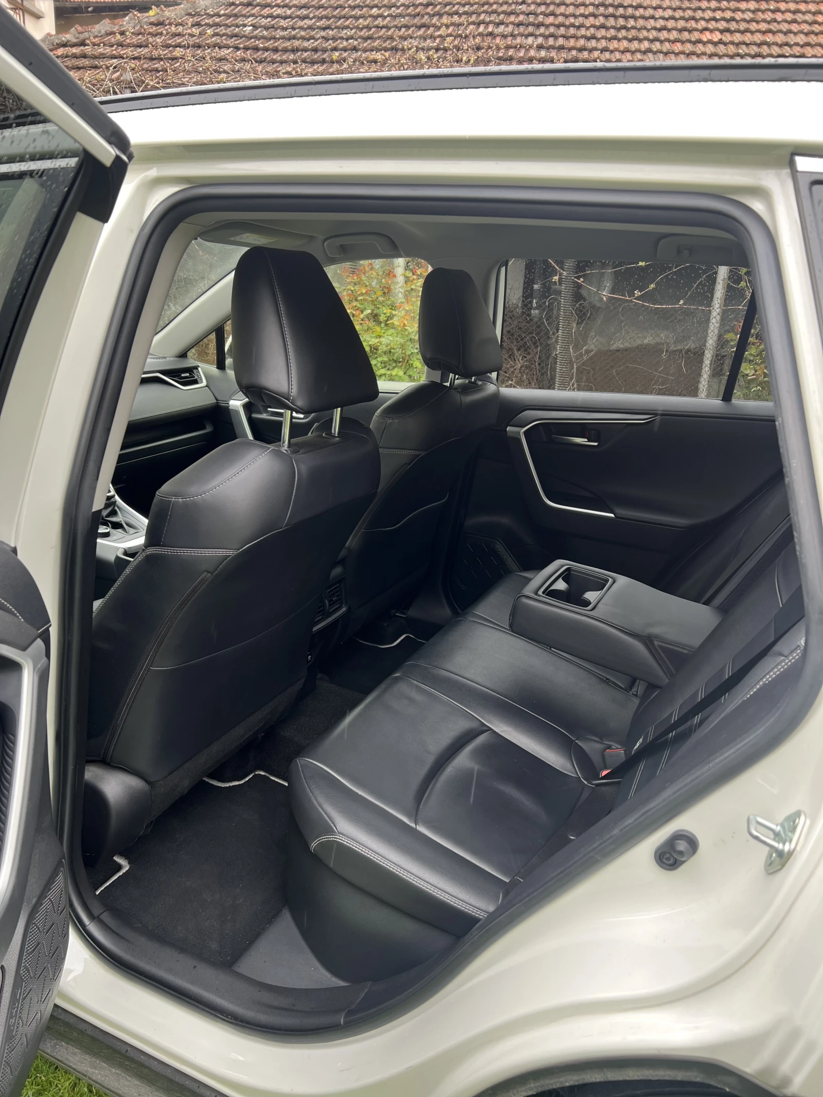 Toyota Rav4 LUXURY, снимка 8 - Автомобили и джипове - 54281139