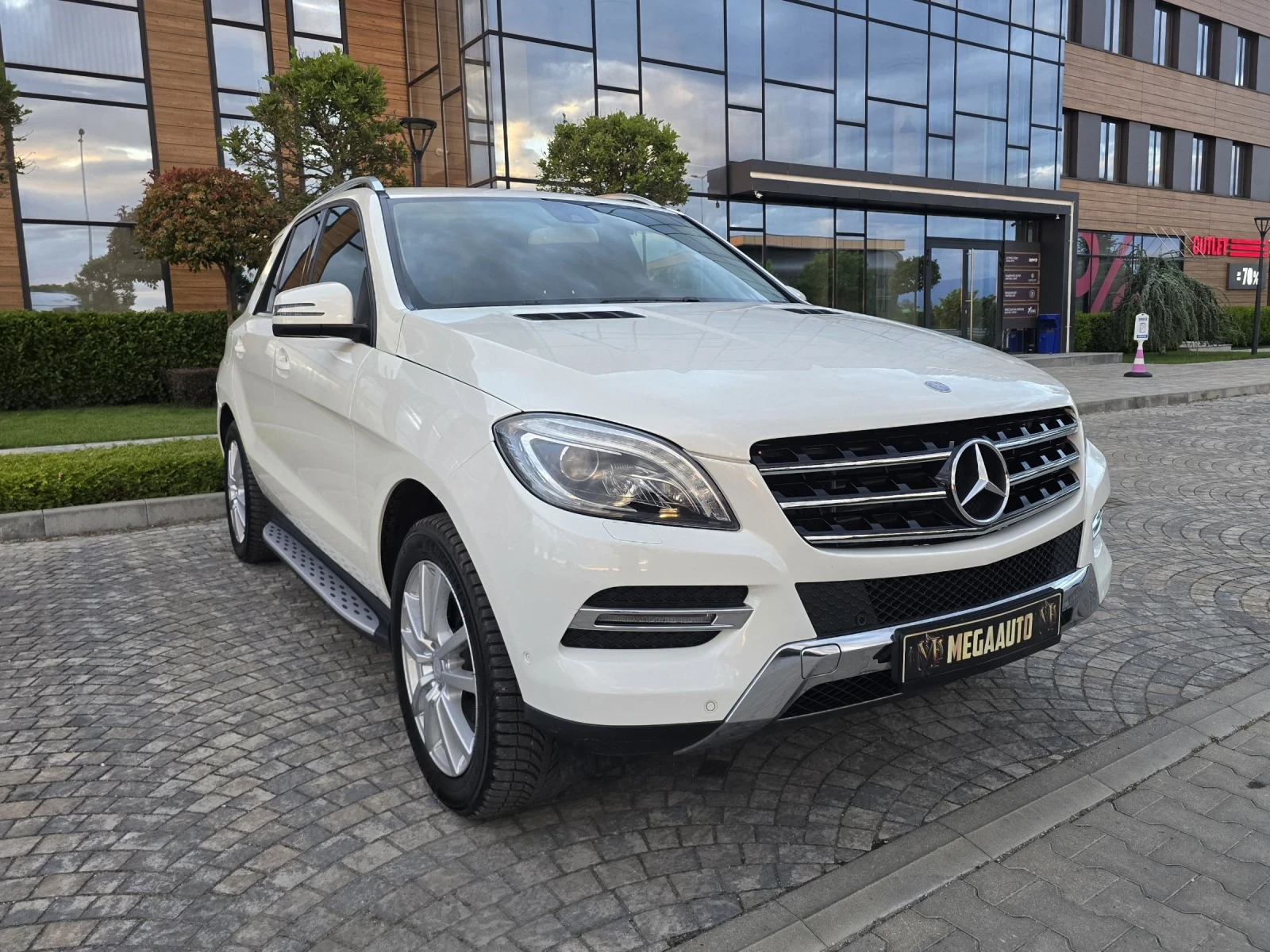 Mercedes-Benz ML 350 CDI LED.Бяла перла.Пружини, снимка 2 - Автомобили и джипове - 54600382
