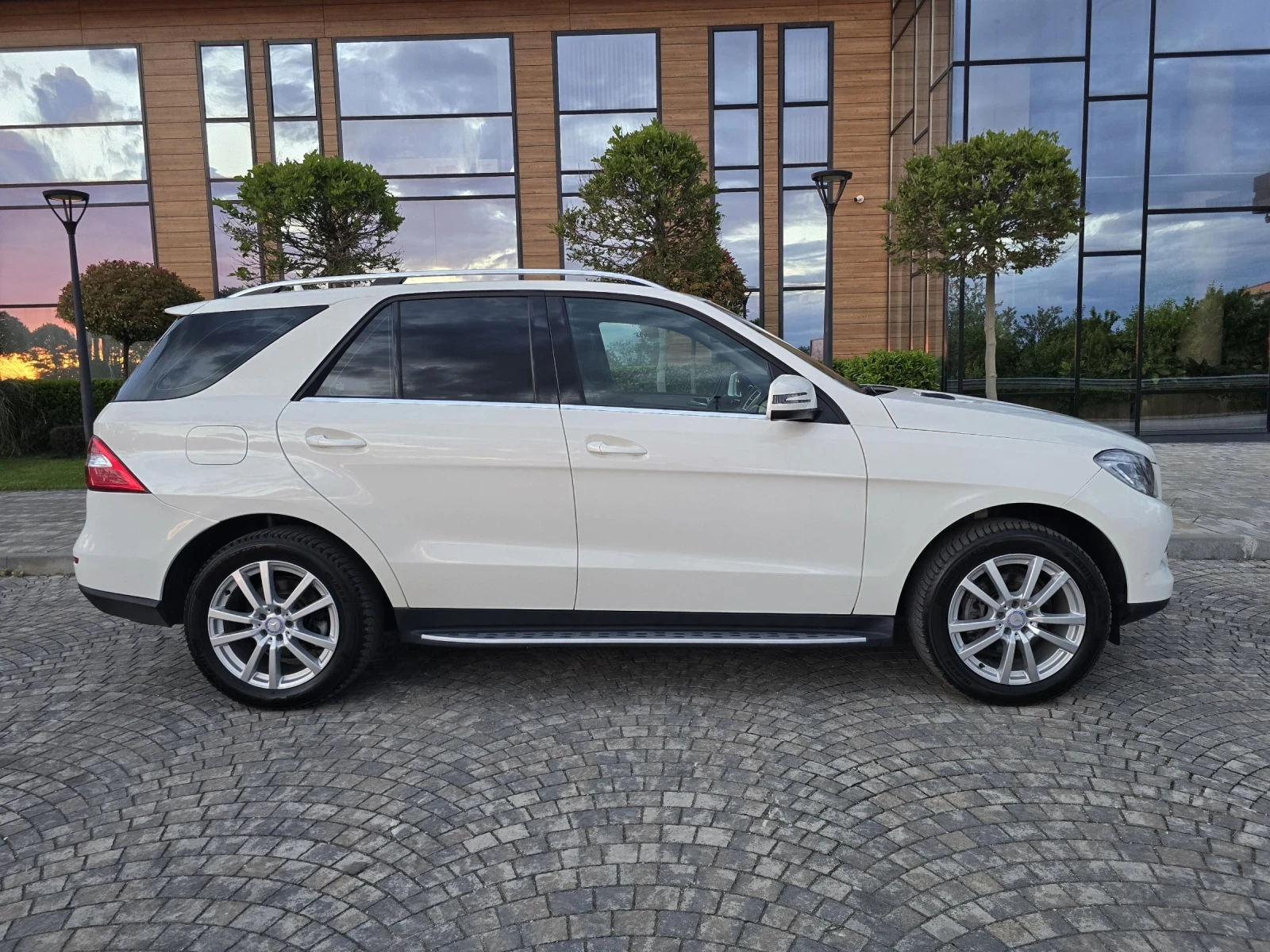 Mercedes-Benz ML 350 CDI LED.Бяла перла.Пружини, снимка 3 - Автомобили и джипове - 54600382