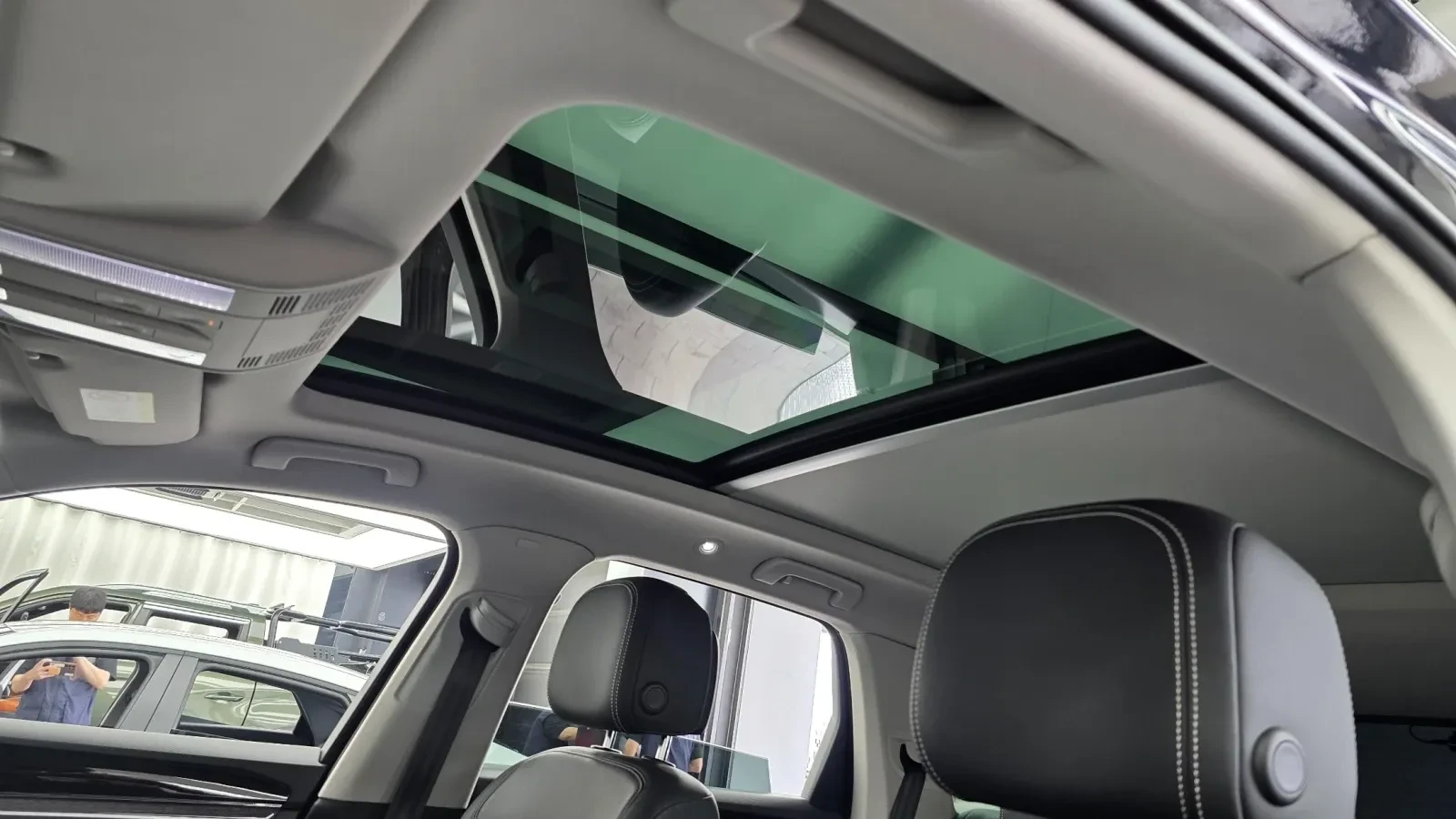 VW Touareg PREMIUM* 3.0* TDI* 360* КАМЕРИ* ПОДГРЕВ* , снимка 11 - Автомобили и джипове - 54931141