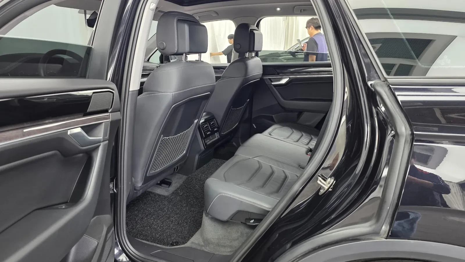 VW Touareg PREMIUM* 3.0* TDI* 360* КАМЕРИ* ПОДГРЕВ* , снимка 5 - Автомобили и джипове - 54931141