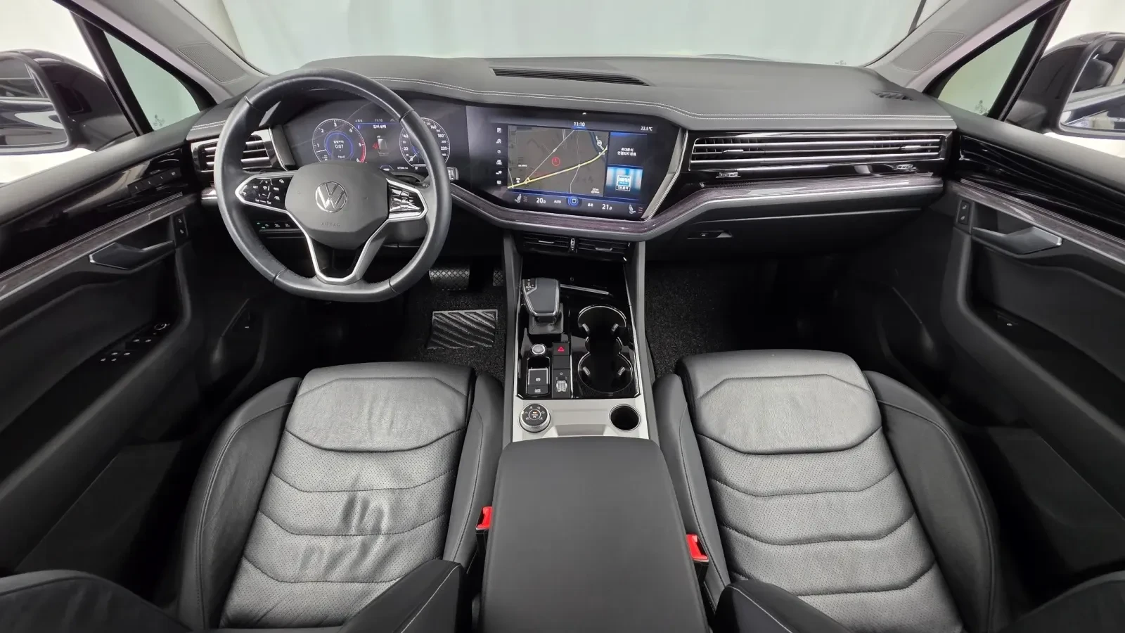 VW Touareg PREMIUM* 3.0* TDI* 360* КАМЕРИ* ПОДГРЕВ* , снимка 6 - Автомобили и джипове - 54931141