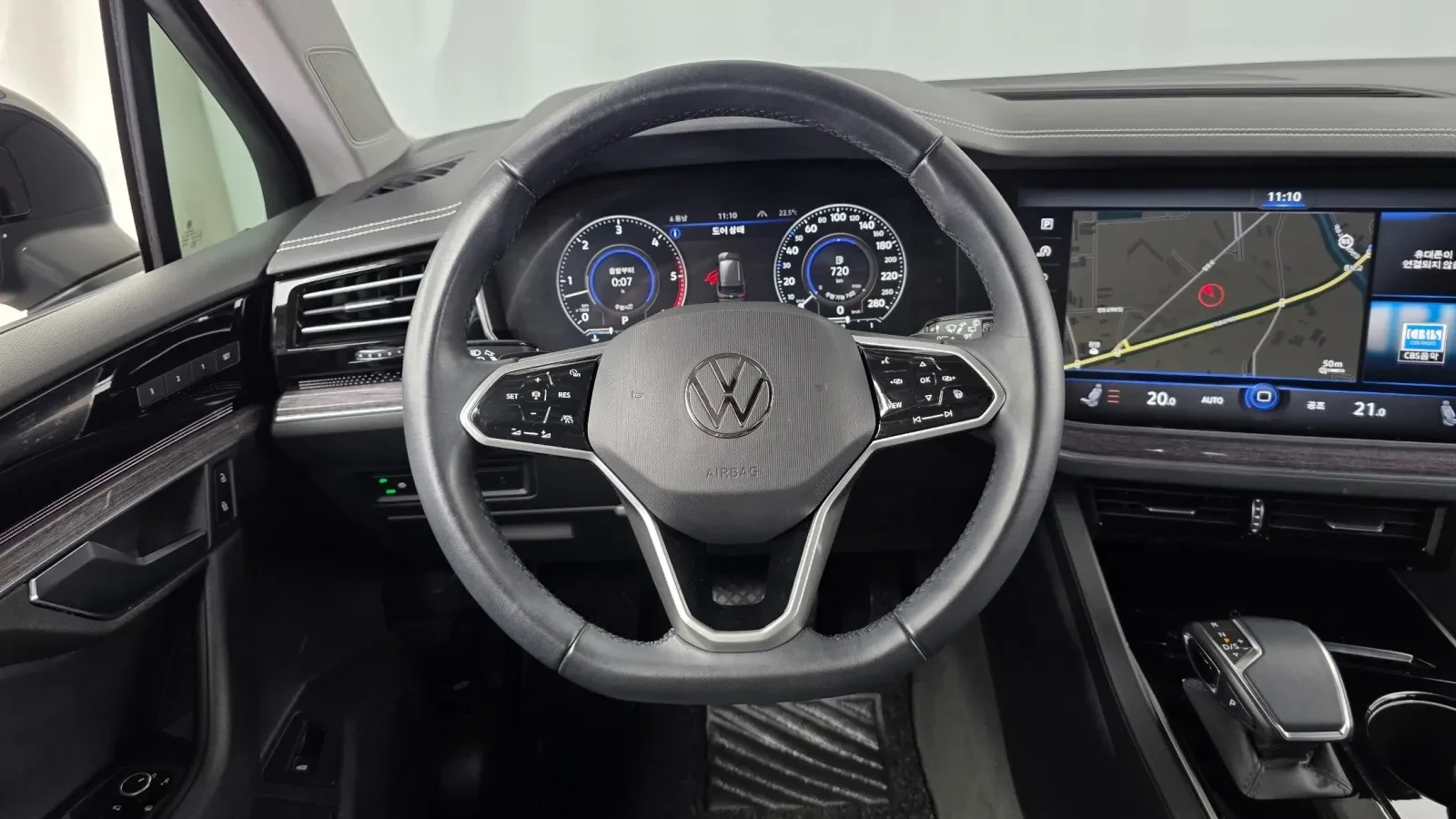 VW Touareg PREMIUM* 3.0* TDI* 360* КАМЕРИ* ПОДГРЕВ* , снимка 13 - Автомобили и джипове - 54931141