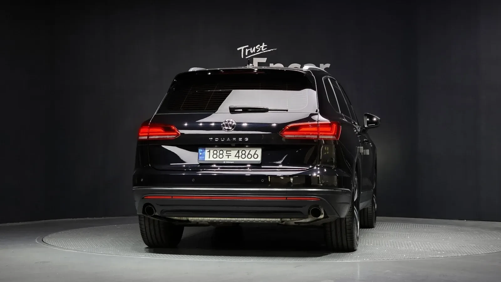VW Touareg PREMIUM* 3.0* TDI* 360* КАМЕРИ* ПОДГРЕВ* , снимка 4 - Автомобили и джипове - 54931141