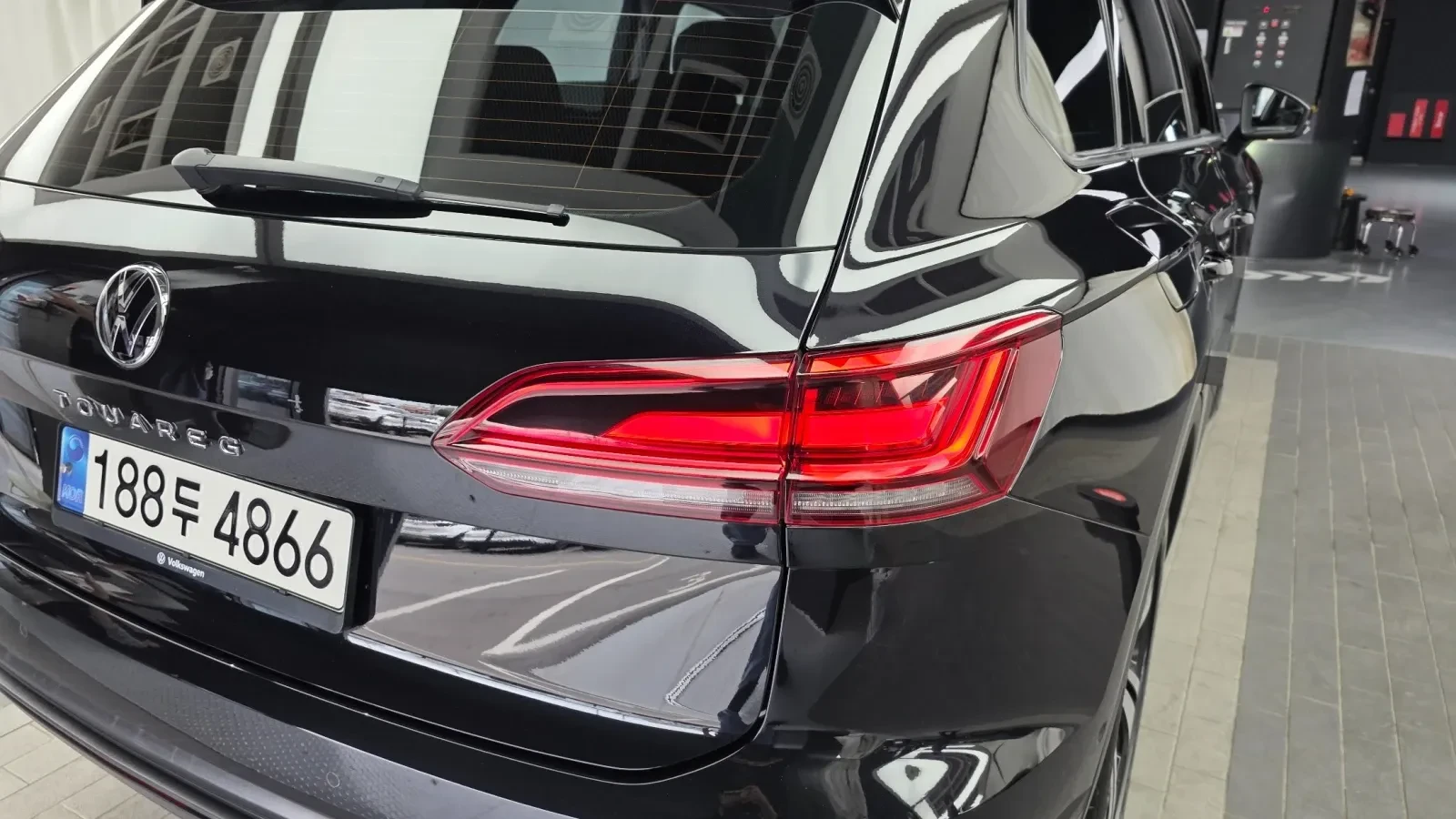 VW Touareg PREMIUM* 3.0* TDI* 360* КАМЕРИ* ПОДГРЕВ* , снимка 16 - Автомобили и джипове - 54931141
