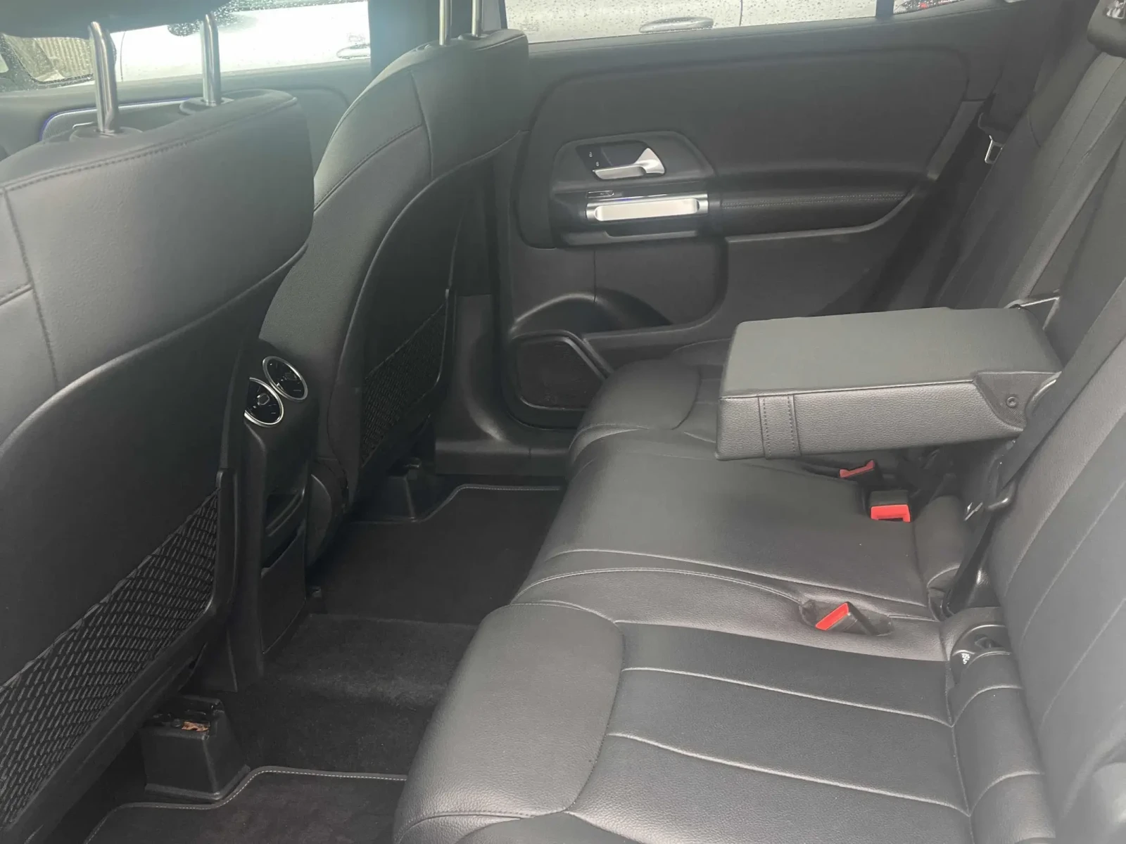 Mercedes-Benz GLB 250 2 КЛЮЧА * СЕРВИЗНА ИСТ * ПАНОРАМА * CARFAX, снимка 10 - Автомобили и джипове - 54974732