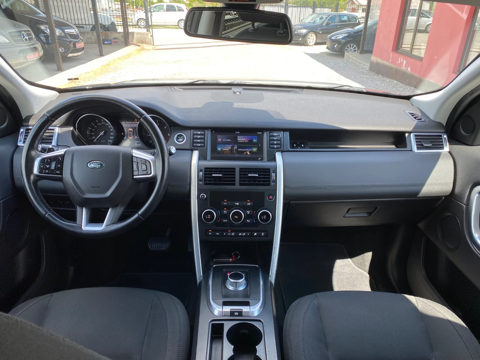 Land Rover Discovery Sport 2.0Дизел7места, снимка 13 - Автомобили и джипове - 55445840