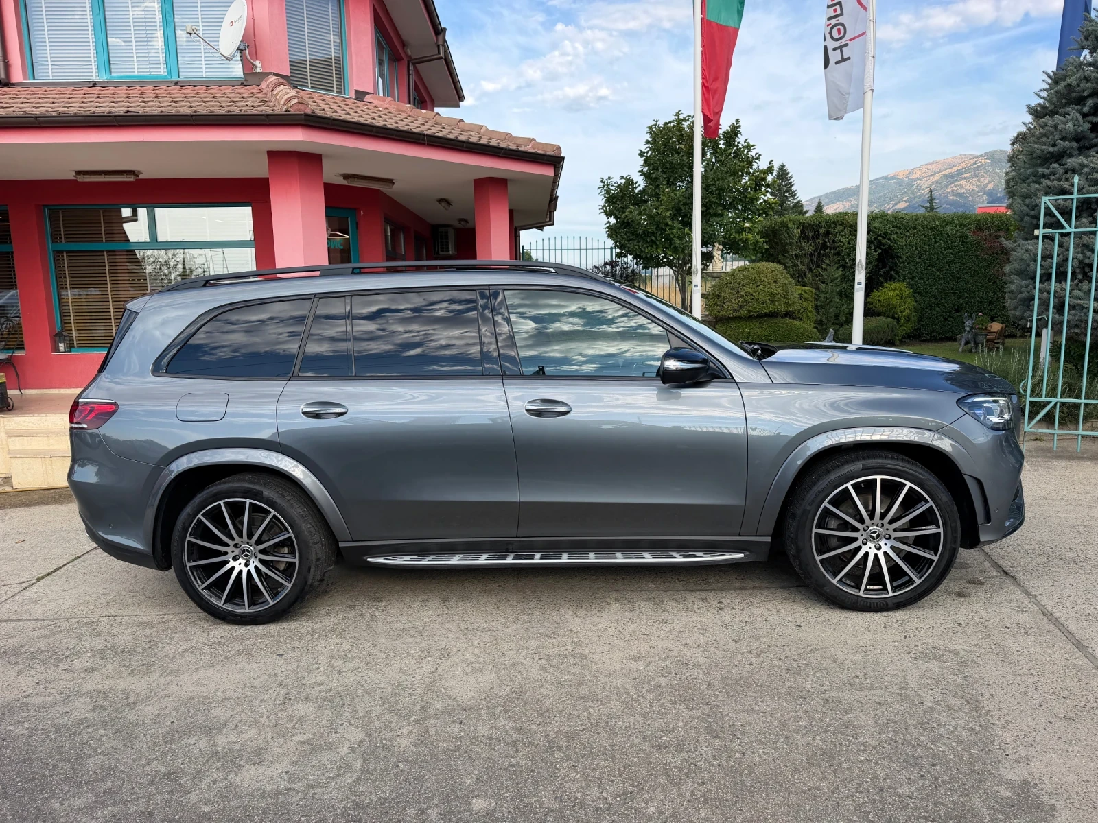 Mercedes-Benz GLS 400 d 4M AMG Line* HUD* Burmester* SoftClose* 7 места, снимка 17 - Автомобили и джипове - 55703803