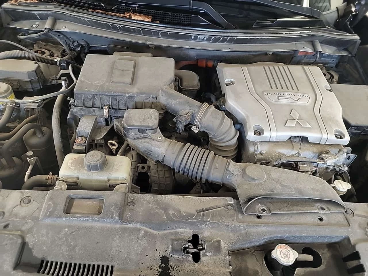 Mitsubishi Outlander * LE S AWC * CARFAX * , снимка 17 - Автомобили и джипове - 56656217