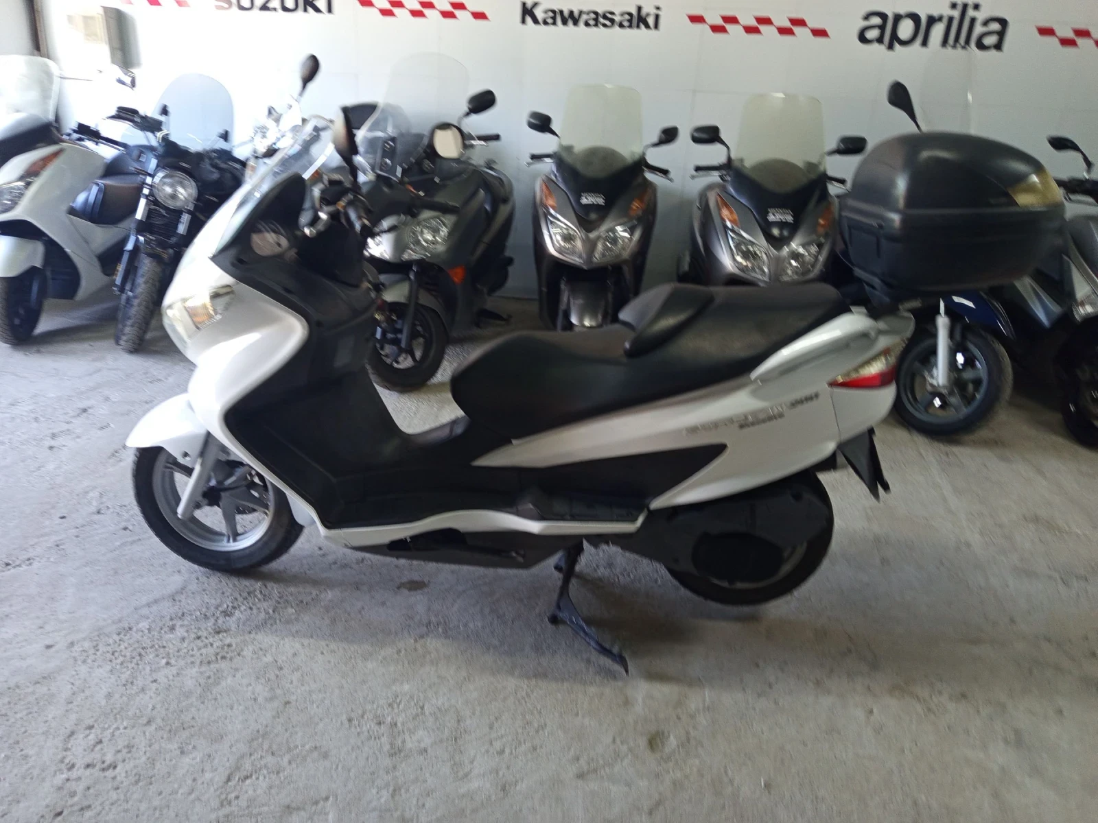 Suzuki Burgman 200i  2013г., снимка 4 - Мотоциклети и мототехника - 55318738
