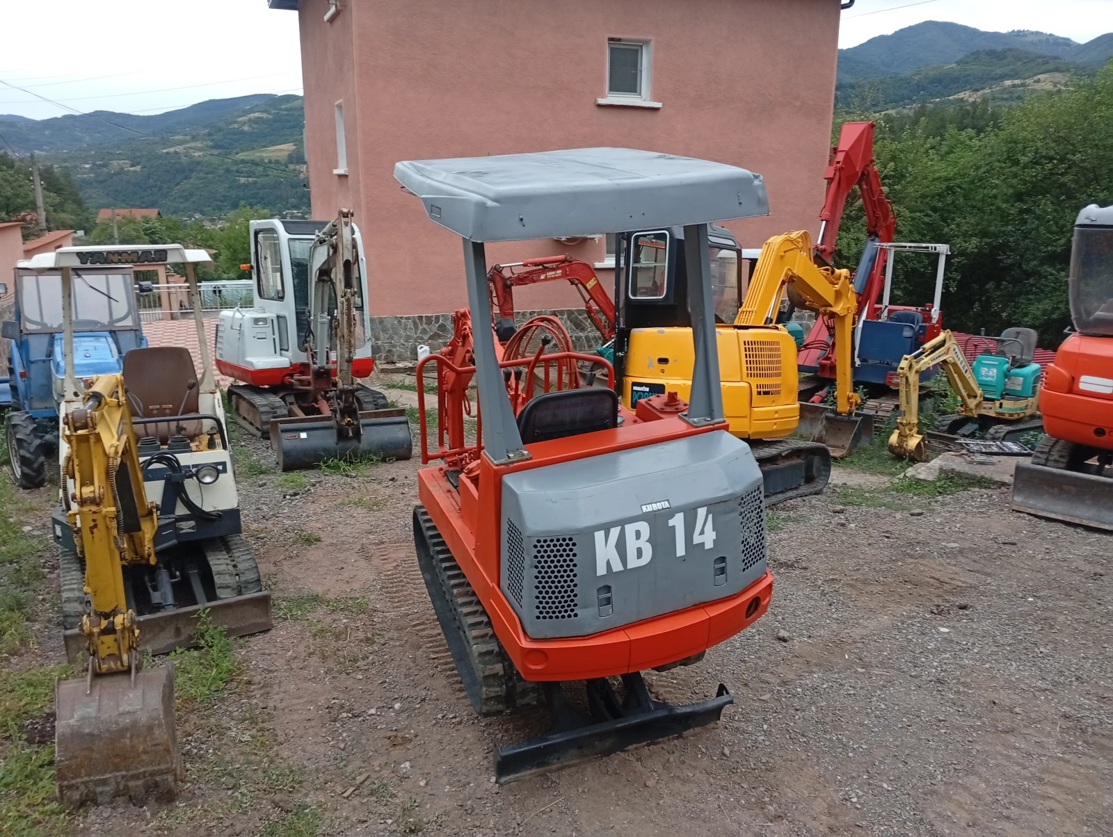 Багер Kubota KB 14
