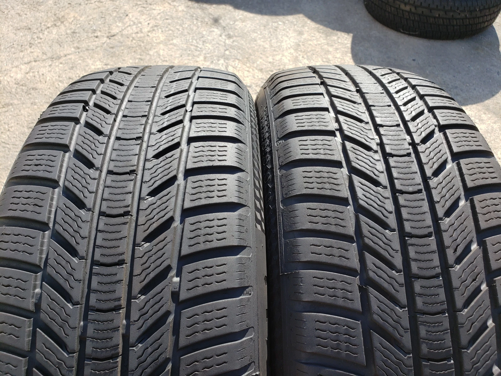 Гуми Зимни 205/55R17, снимка 2 - Гуми и джанти - 56244787