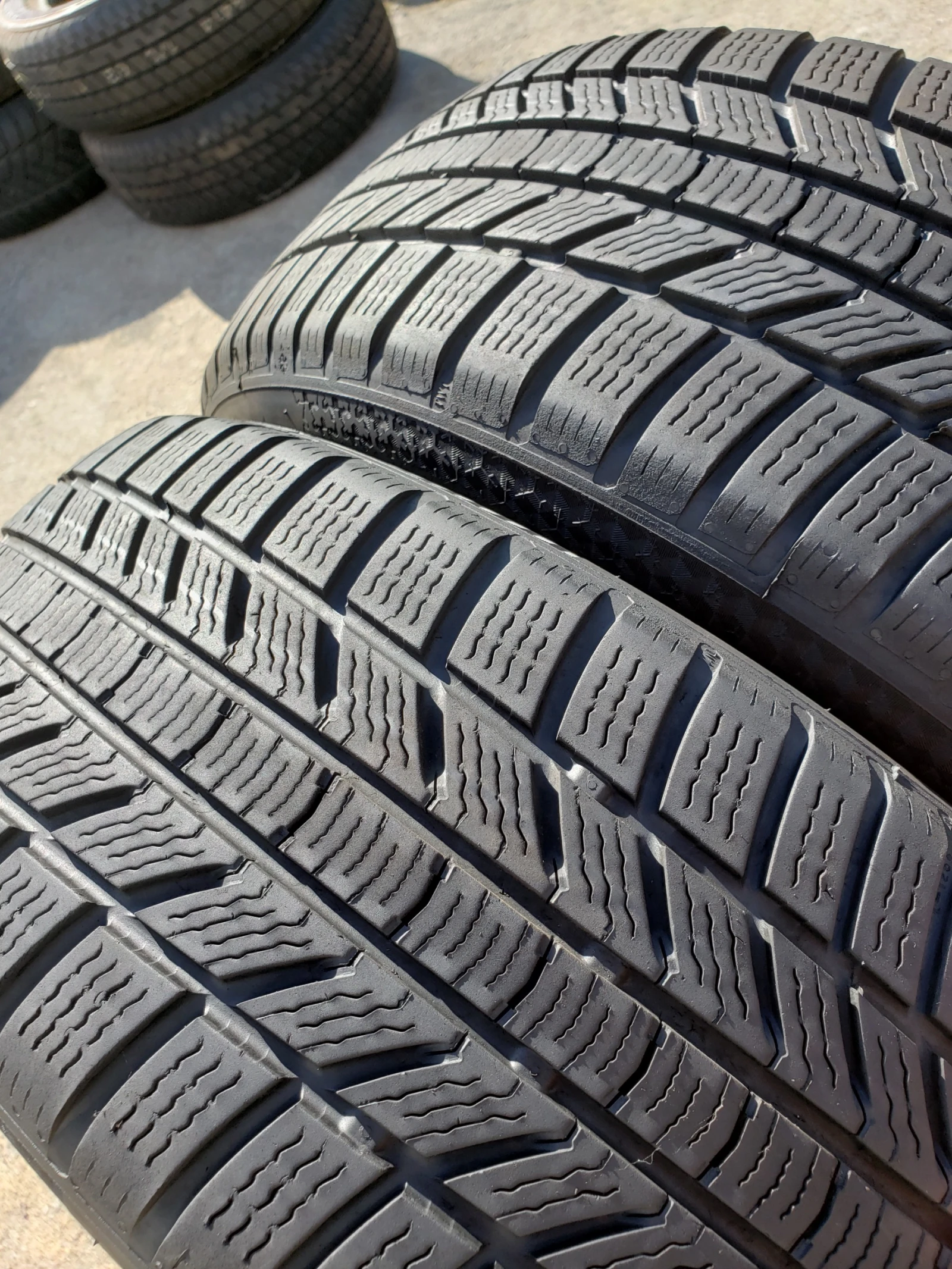 Гуми Зимни 205/55R17, снимка 4 - Гуми и джанти - 56244787