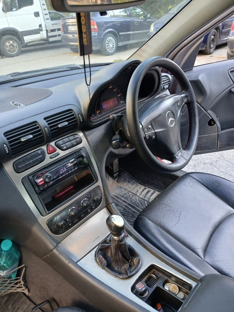 Mercedes-Benz C 180, снимка 11 - Автомобили и джипове - 47723619