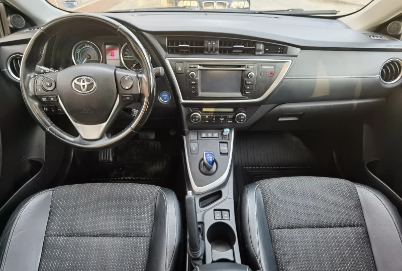 Toyota Auris Touring Sports уникат! , снимка 5 - Автомобили и джипове - 47775087