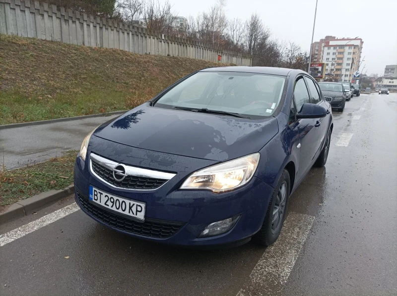 Opel Astra, снимка 1 - Автомобили и джипове - 48085659