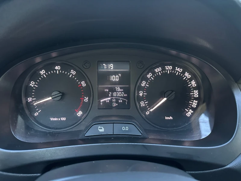 Skoda Rapid 1.2TSI 105, снимка 12 - Автомобили и джипове - 52863833