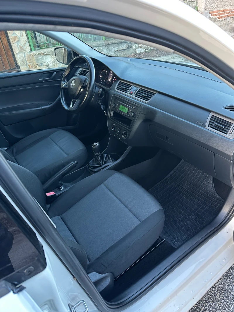 Skoda Rapid 1.2TSI 105, снимка 10 - Автомобили и джипове - 52863833